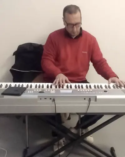 Hra na elektronické klávesy